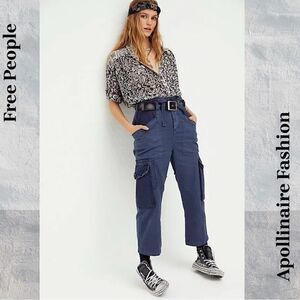 FREE PEOPLE ZION CARGO PANTS IN NAVY SIZE MEDIUM NWT